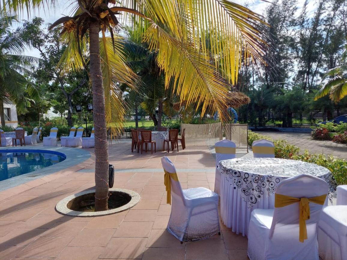 Coral Beach Resort Махабалипурам Екстериор снимка